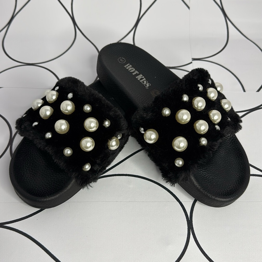 5 for $30 Sale! Faux fur and pearl slides size 8